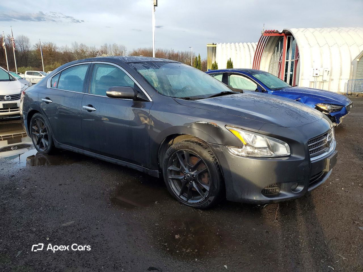 Nissan Maxima 2010