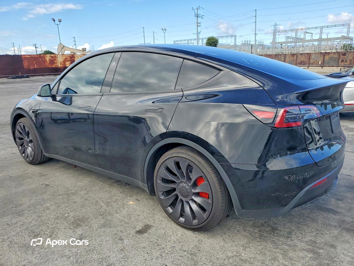 Tesla Model Y 2025