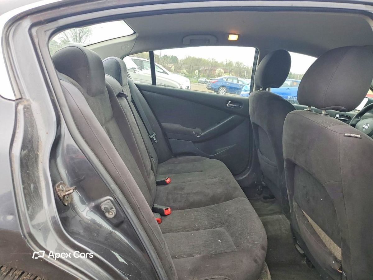 Nissan Altima 2010