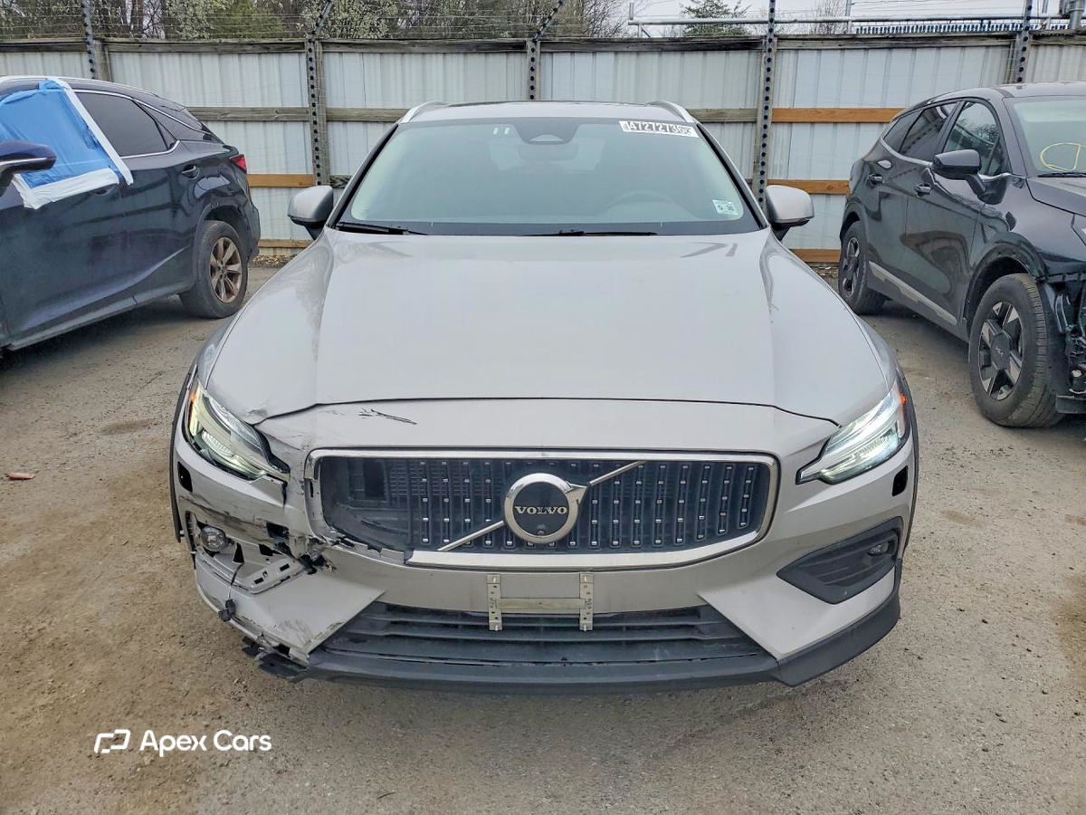 Volvo V60 2025