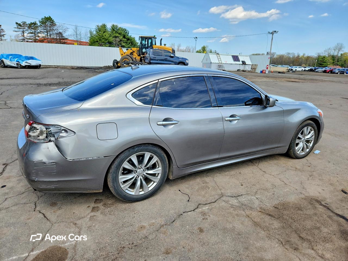 Infiniti M 2012