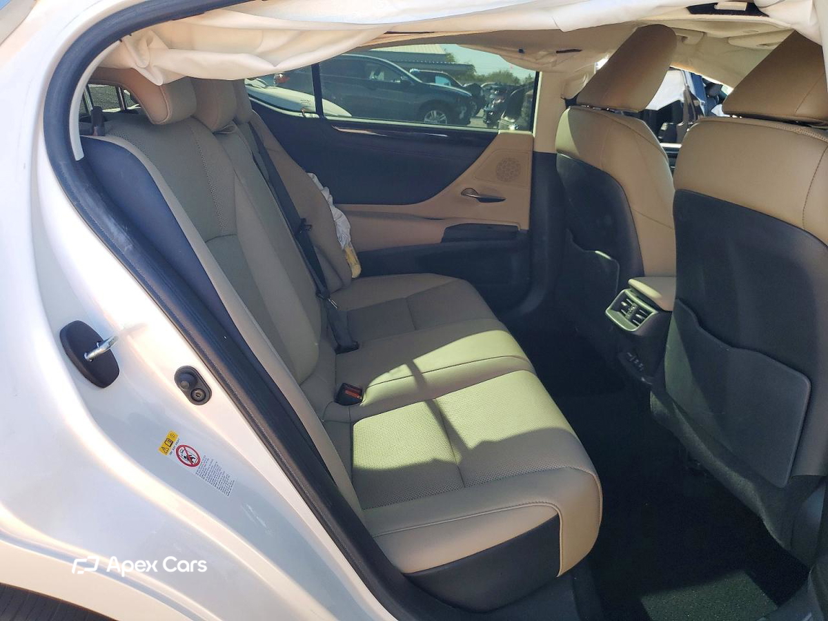 Lexus ES 2019