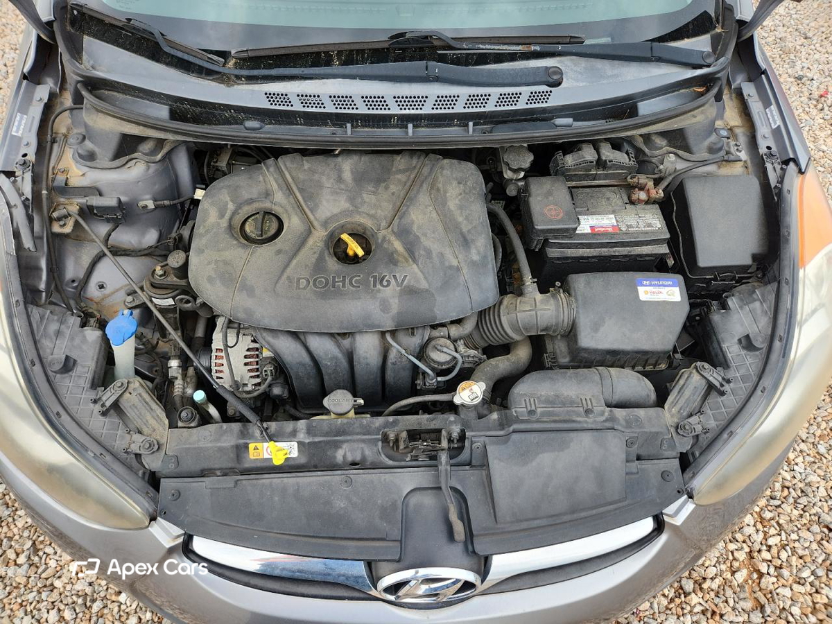 Hyundai Elantra 2012
