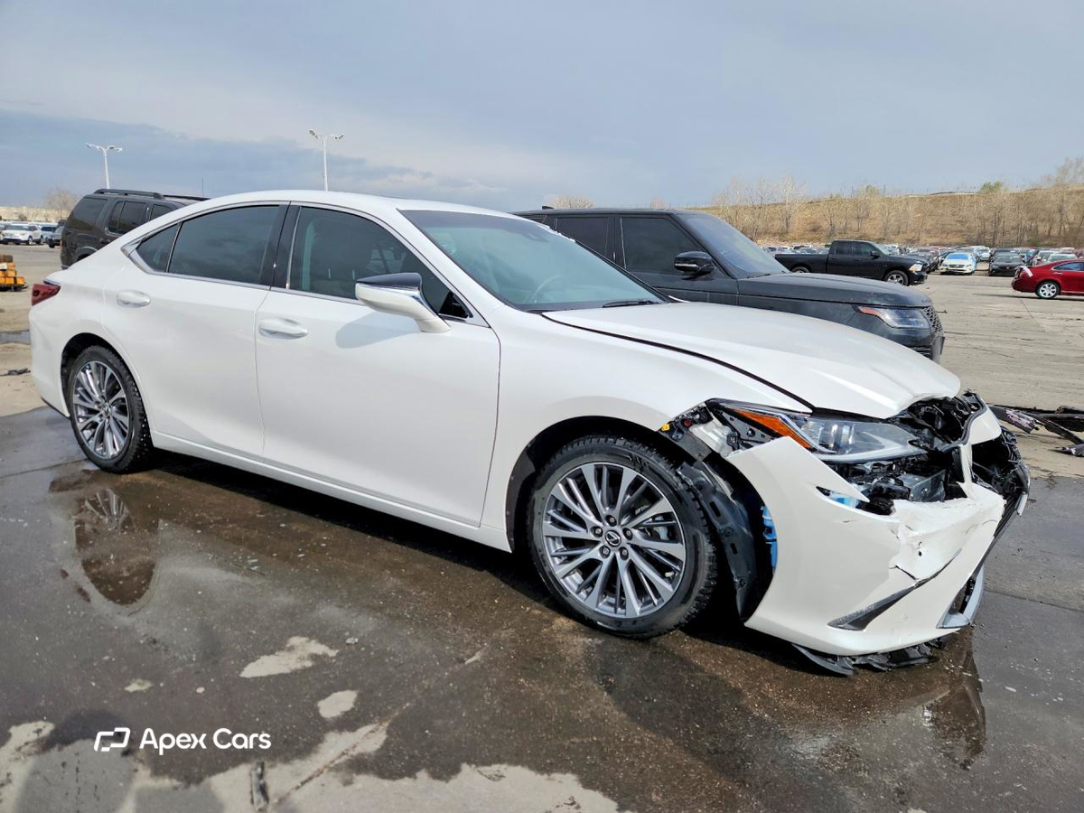 Lexus ES 2020