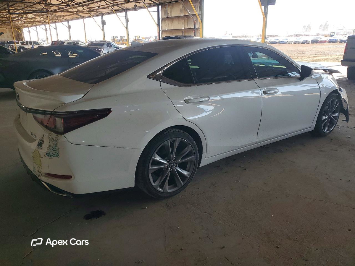 Lexus ES 2020