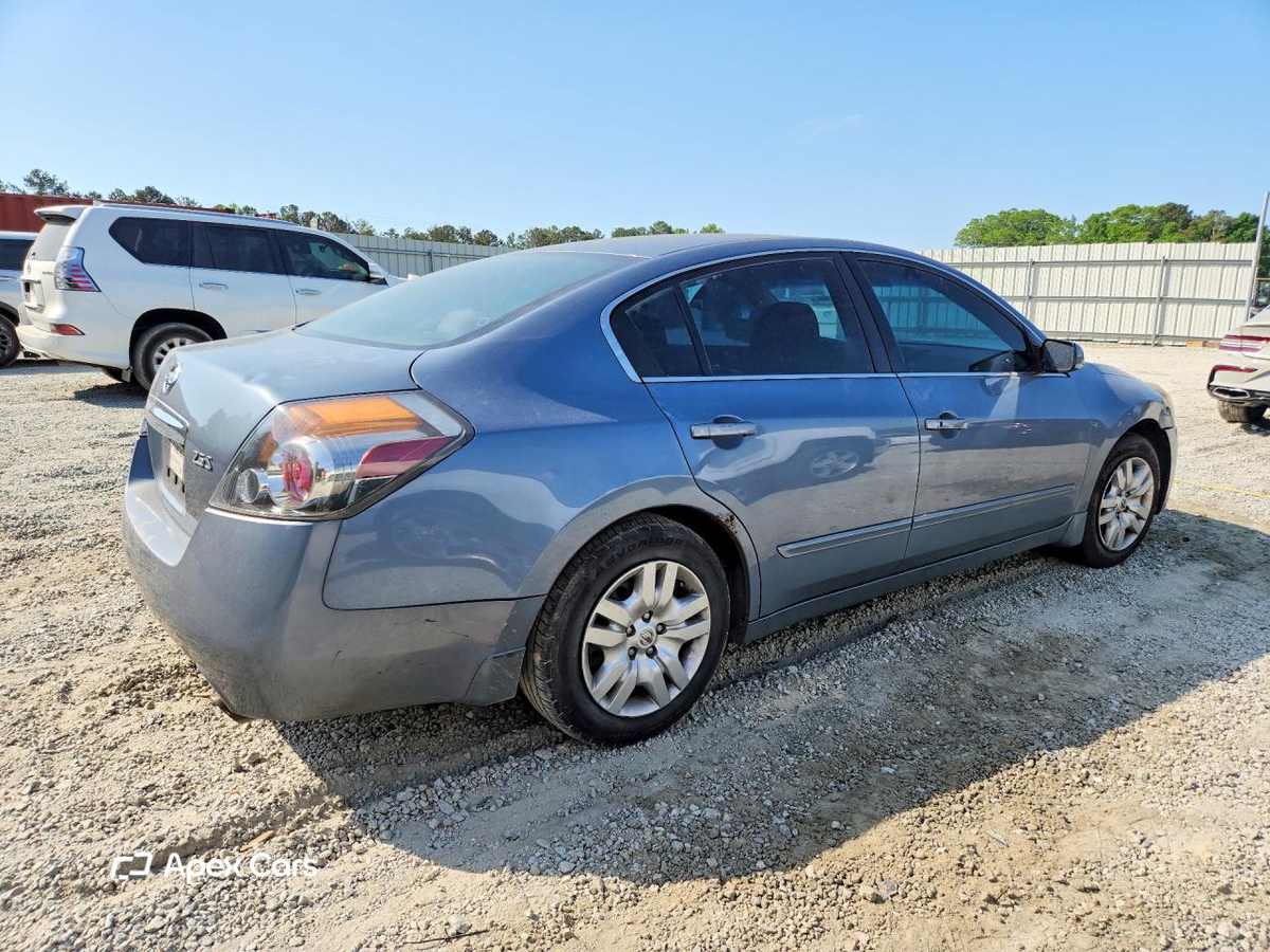 Nissan Altima 2010