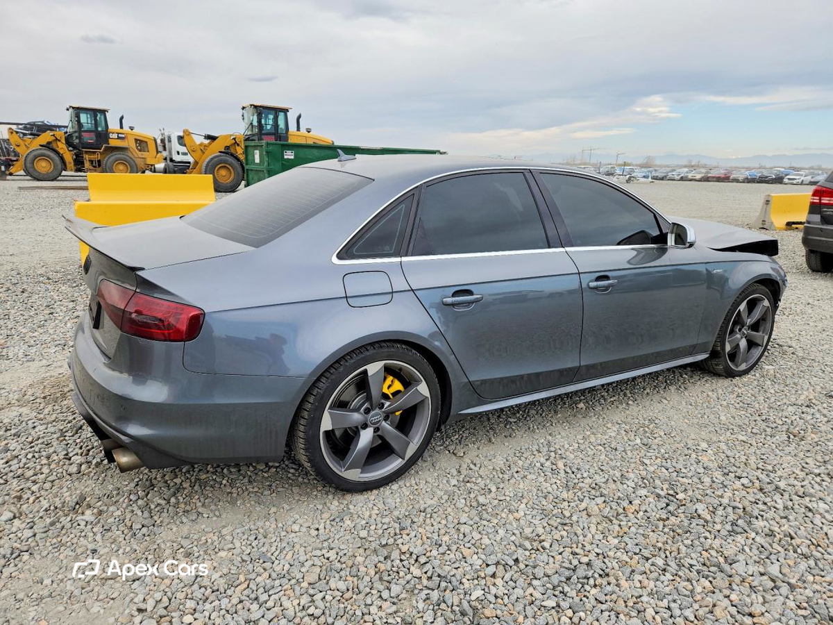 Audi RS4 2013