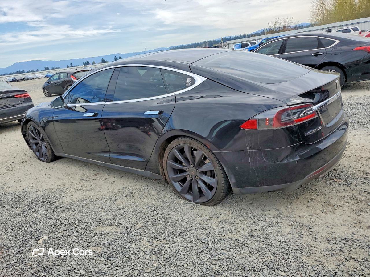 Tesla Model S 2015