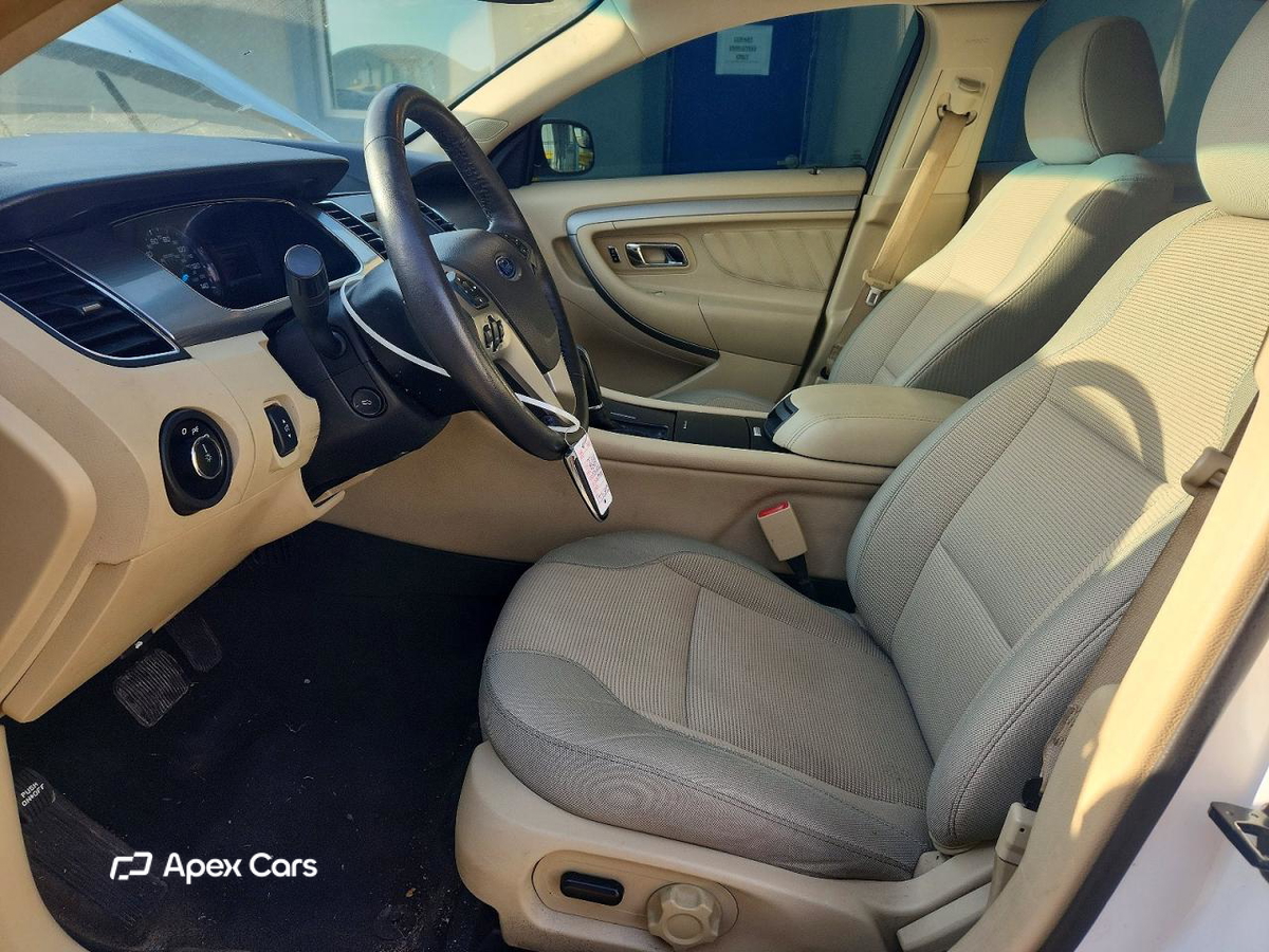 Ford Taurus 2016