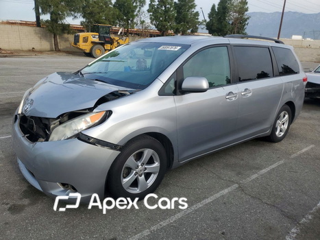 Toyota Sienna 2011 - Image 1 of 13