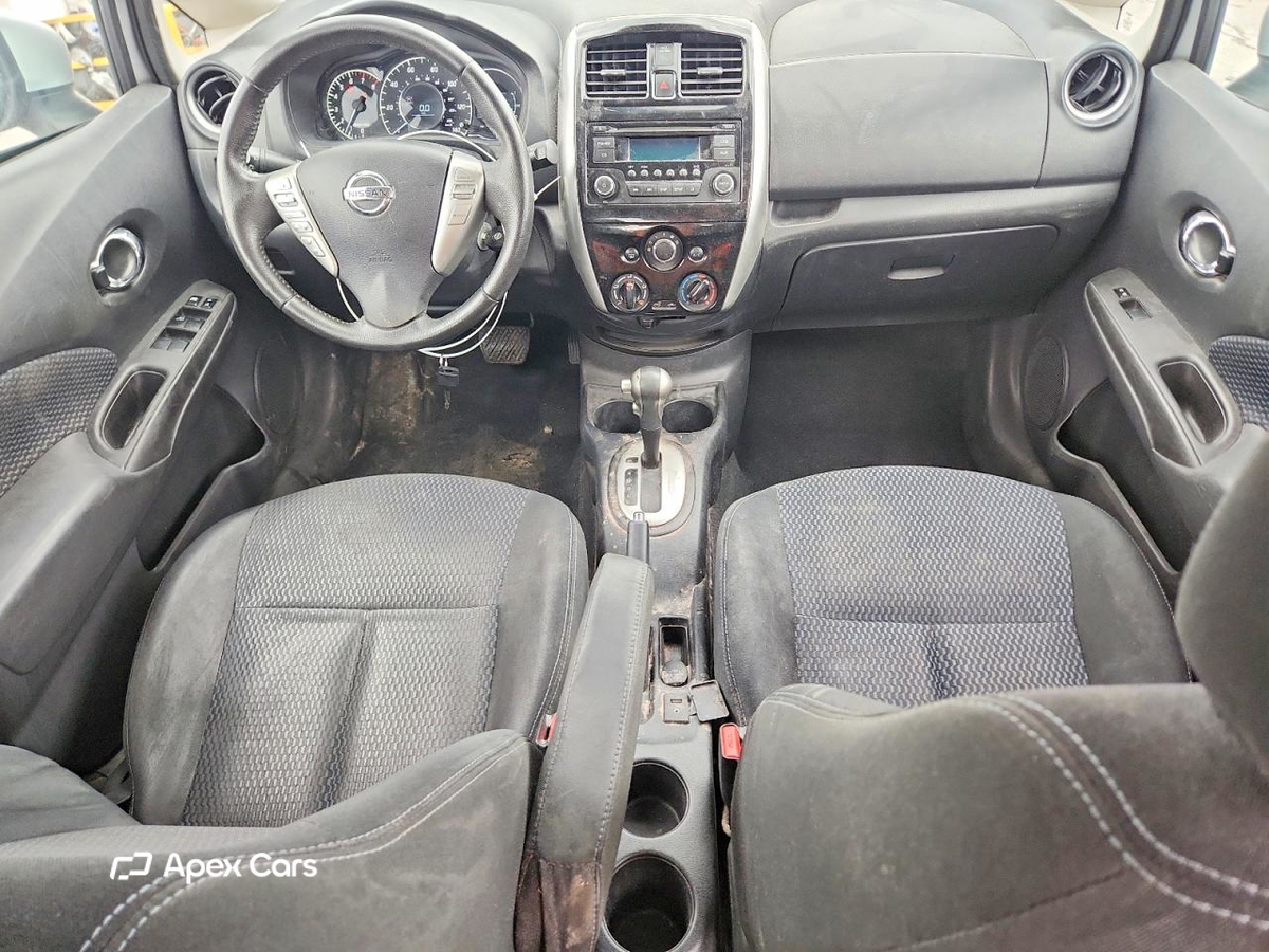 Nissan Versa 2015