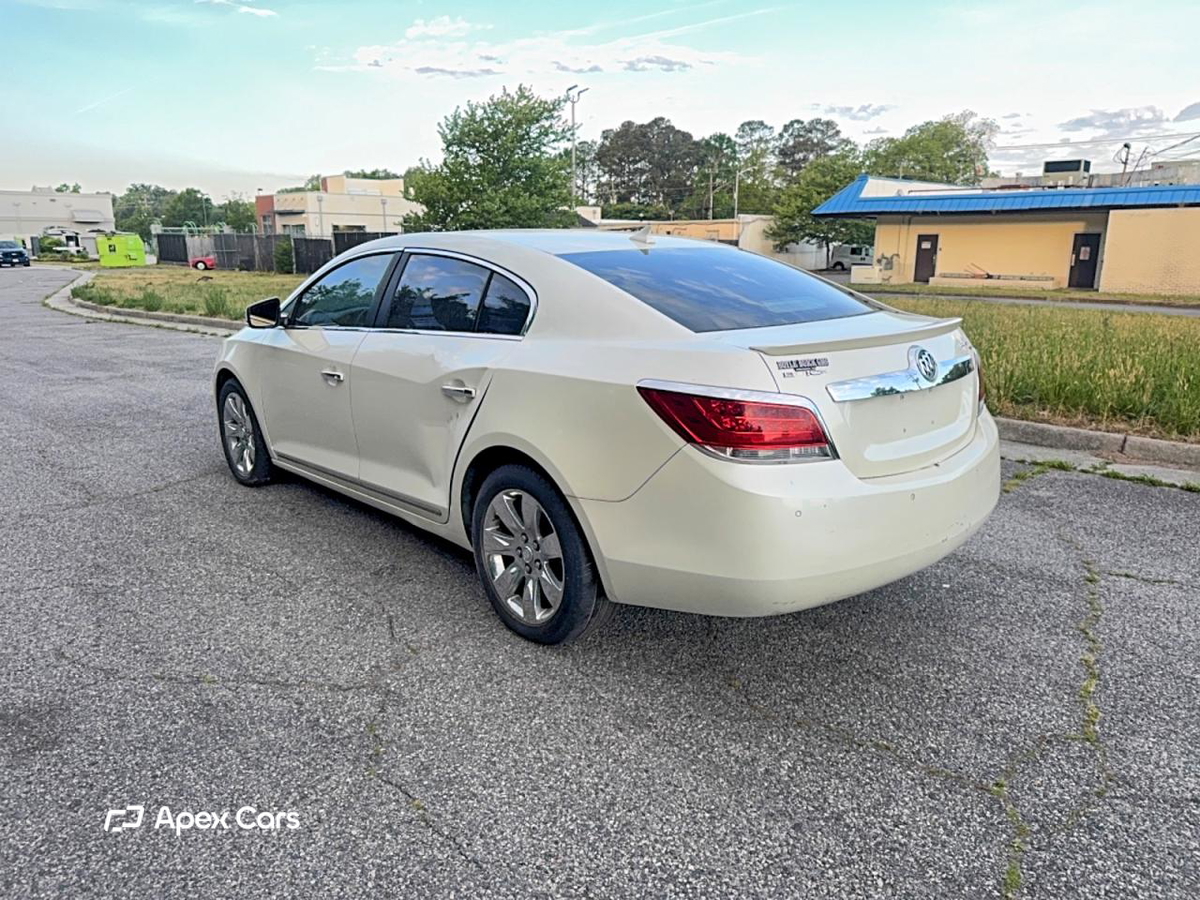Buick LaCrosse 2011