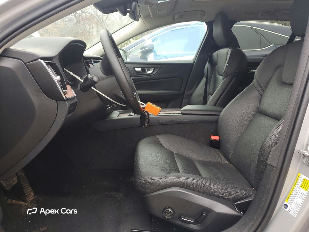 Volvo V60 2025