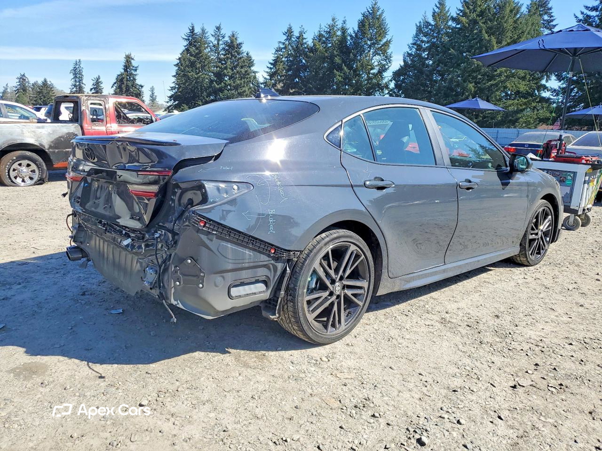 Toyota Camry 2025
