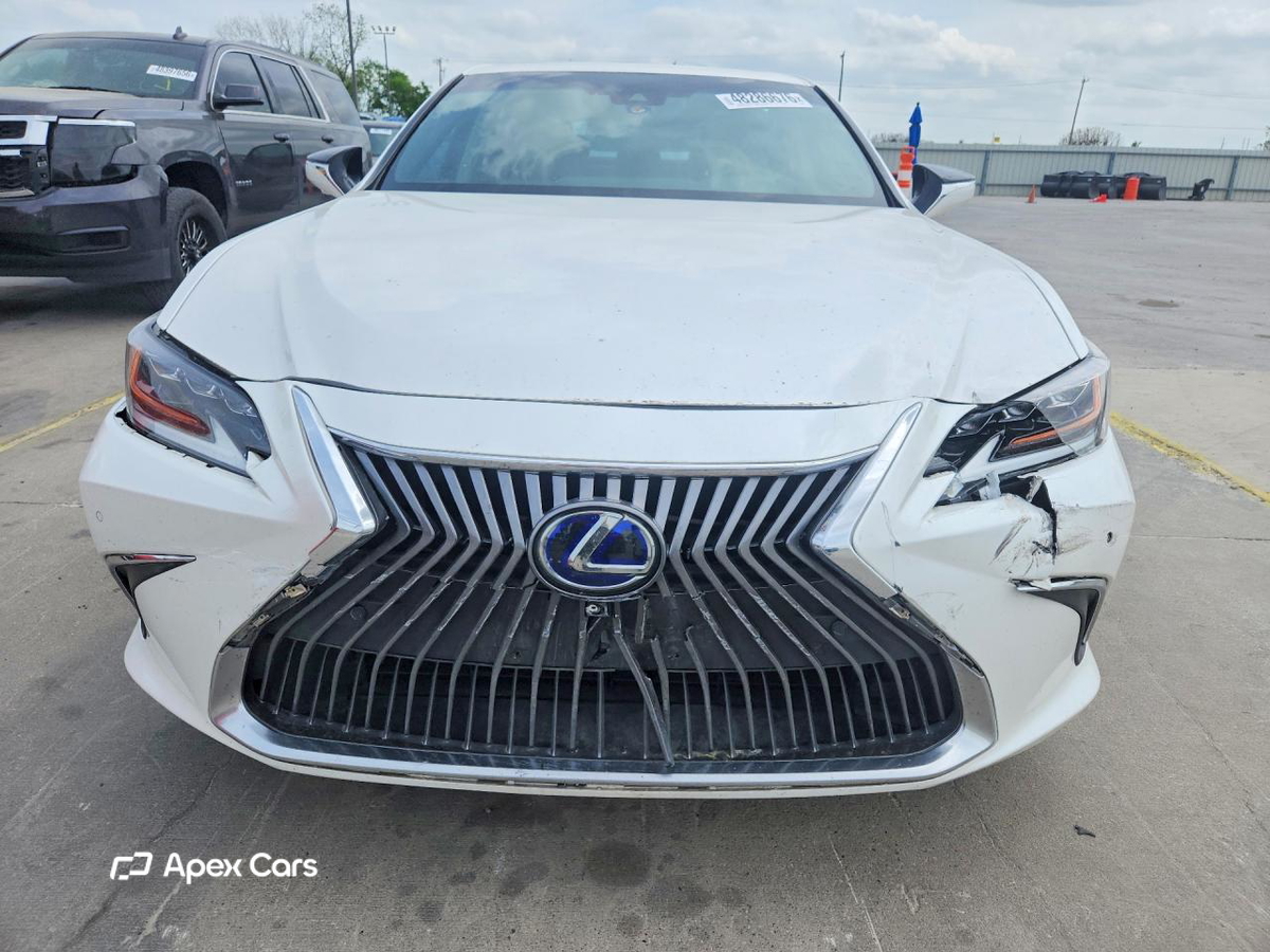Lexus ES 2020