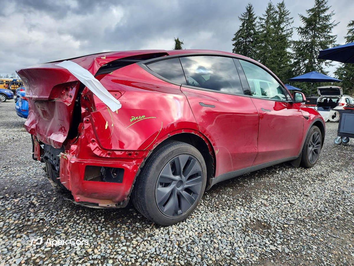 Tesla Model Y 2025