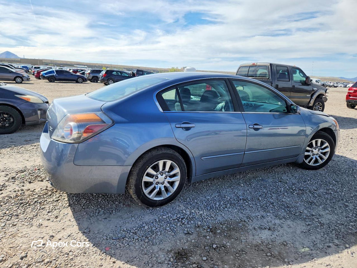 Nissan Altima 2010