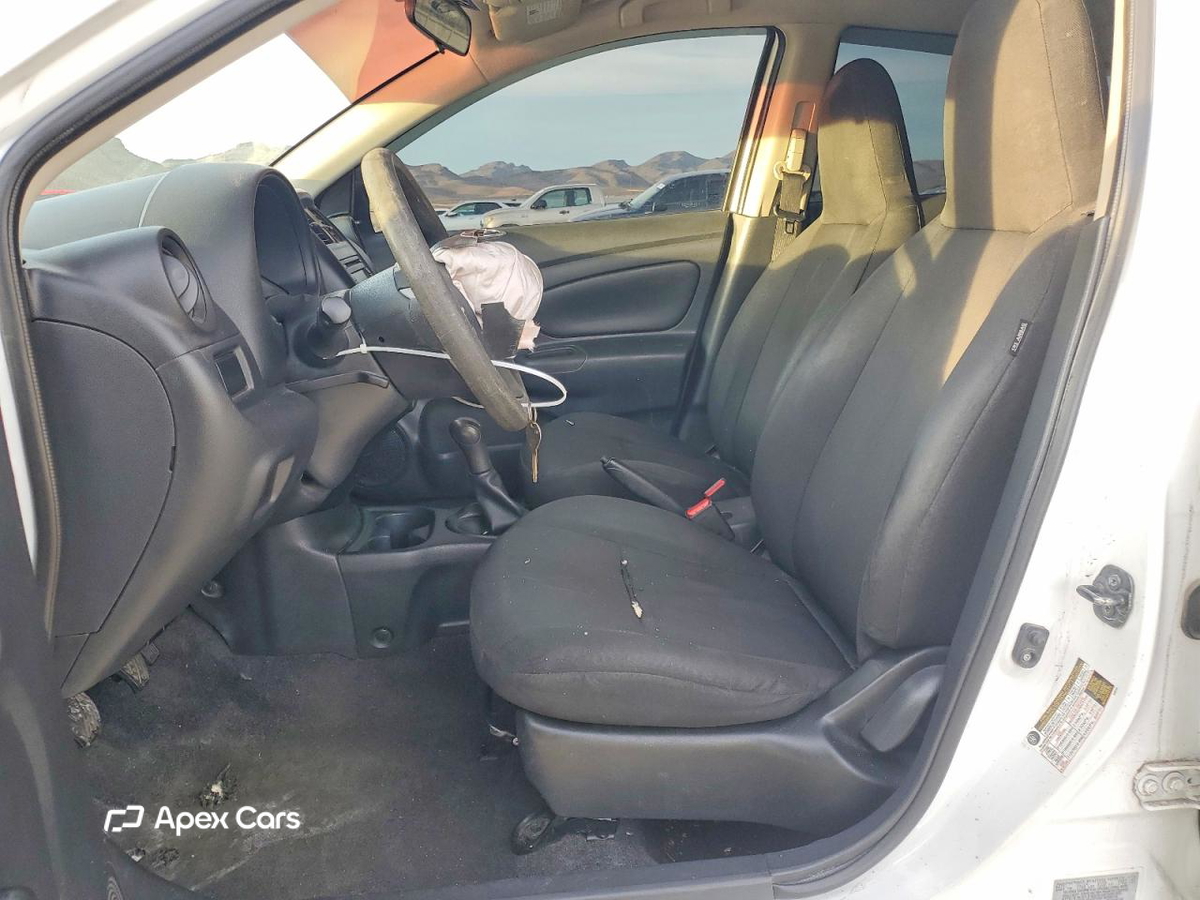 Nissan Versa 2015