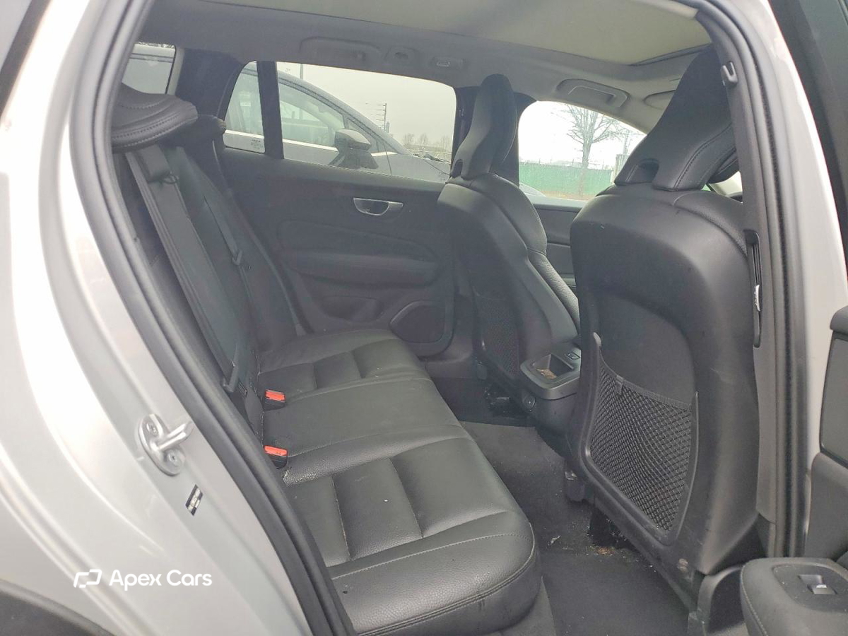 Volvo V60 2025