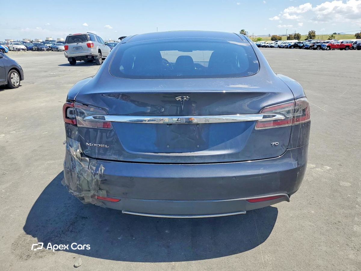 Tesla Model S 2015