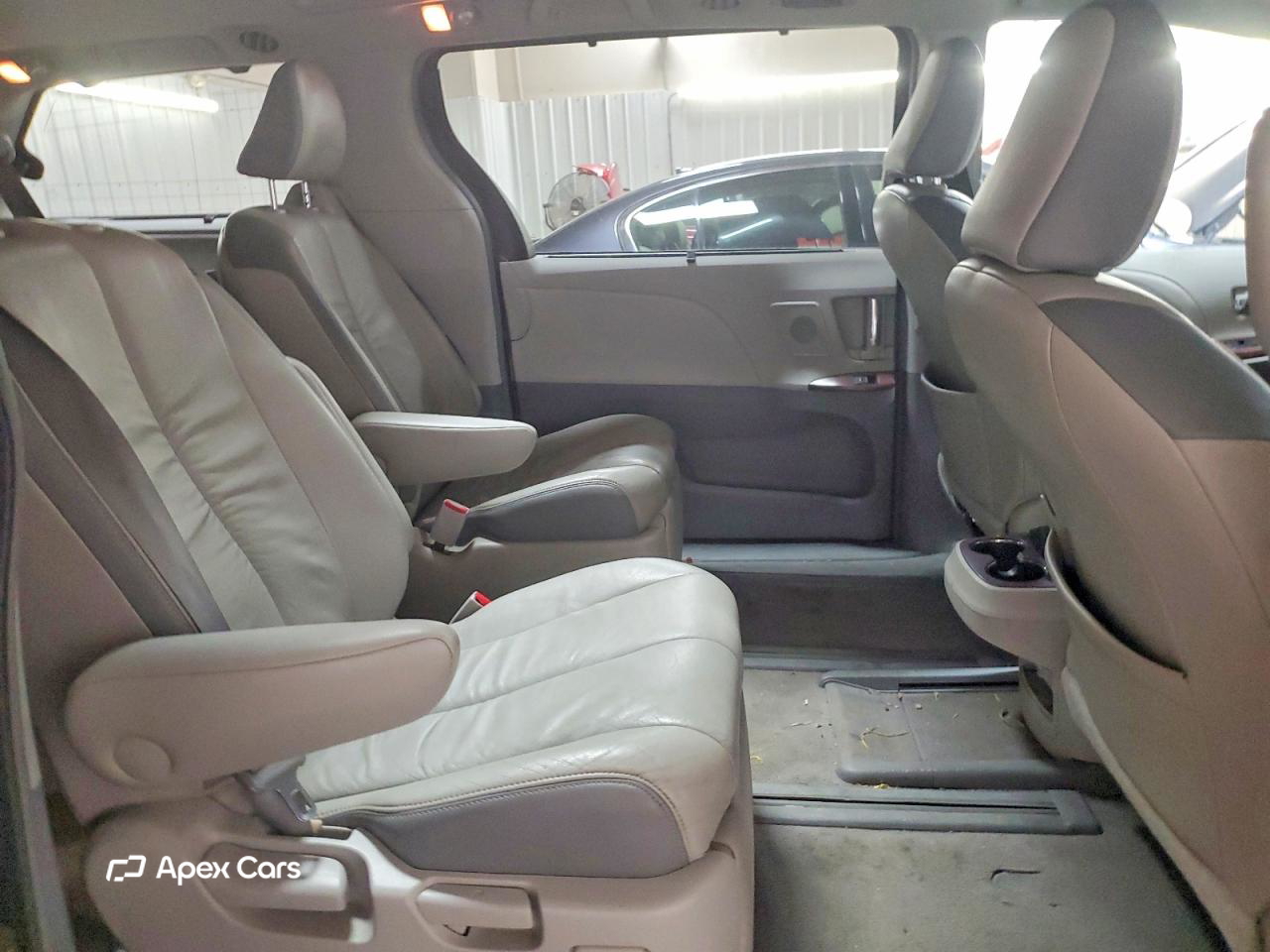 Toyota Sienna 2011
