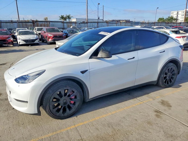 Tesla Model Y 2023 - Image 1 of 13