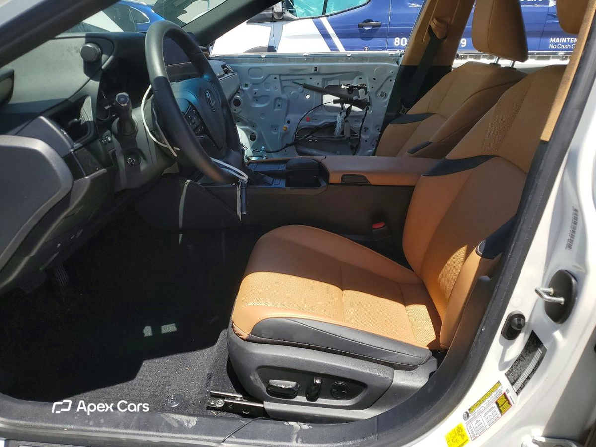 Lexus ES 2022