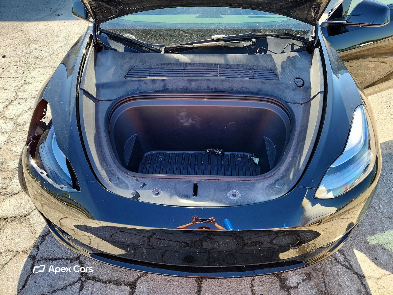 Tesla Model Y 2024