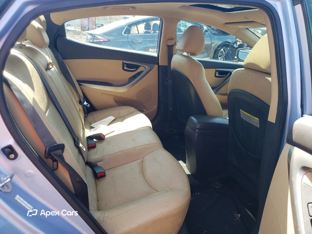 Hyundai Elantra 2012