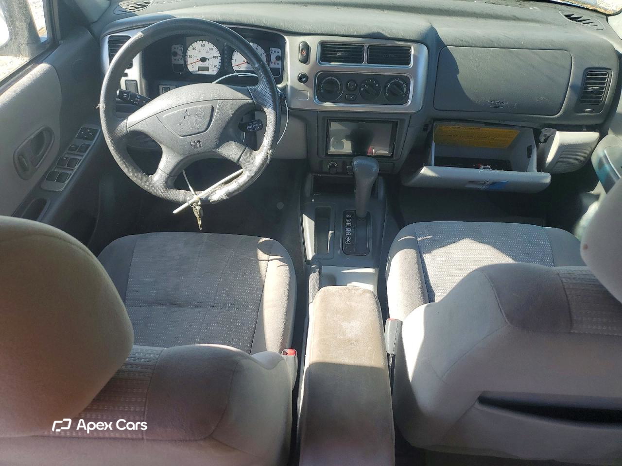 Mitsubishi Montero 2003
