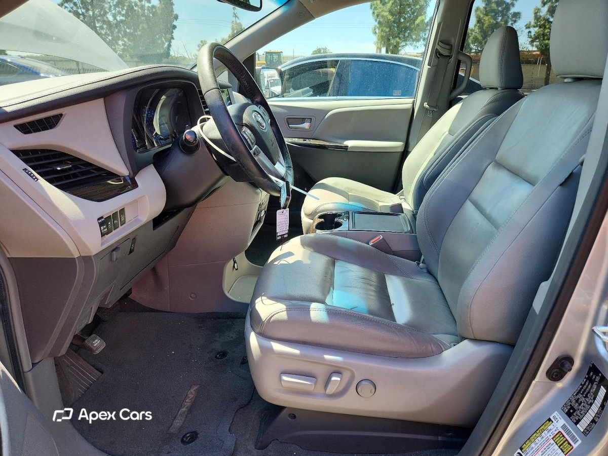 Toyota Sienna 2016
