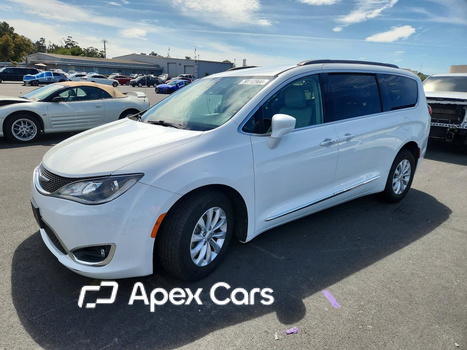 Chrysler Pacifica 2017 - Image 1 of 5