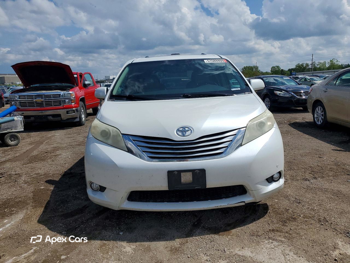 Toyota Sienna 2011