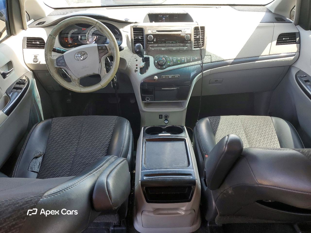 Toyota Sienna 2011