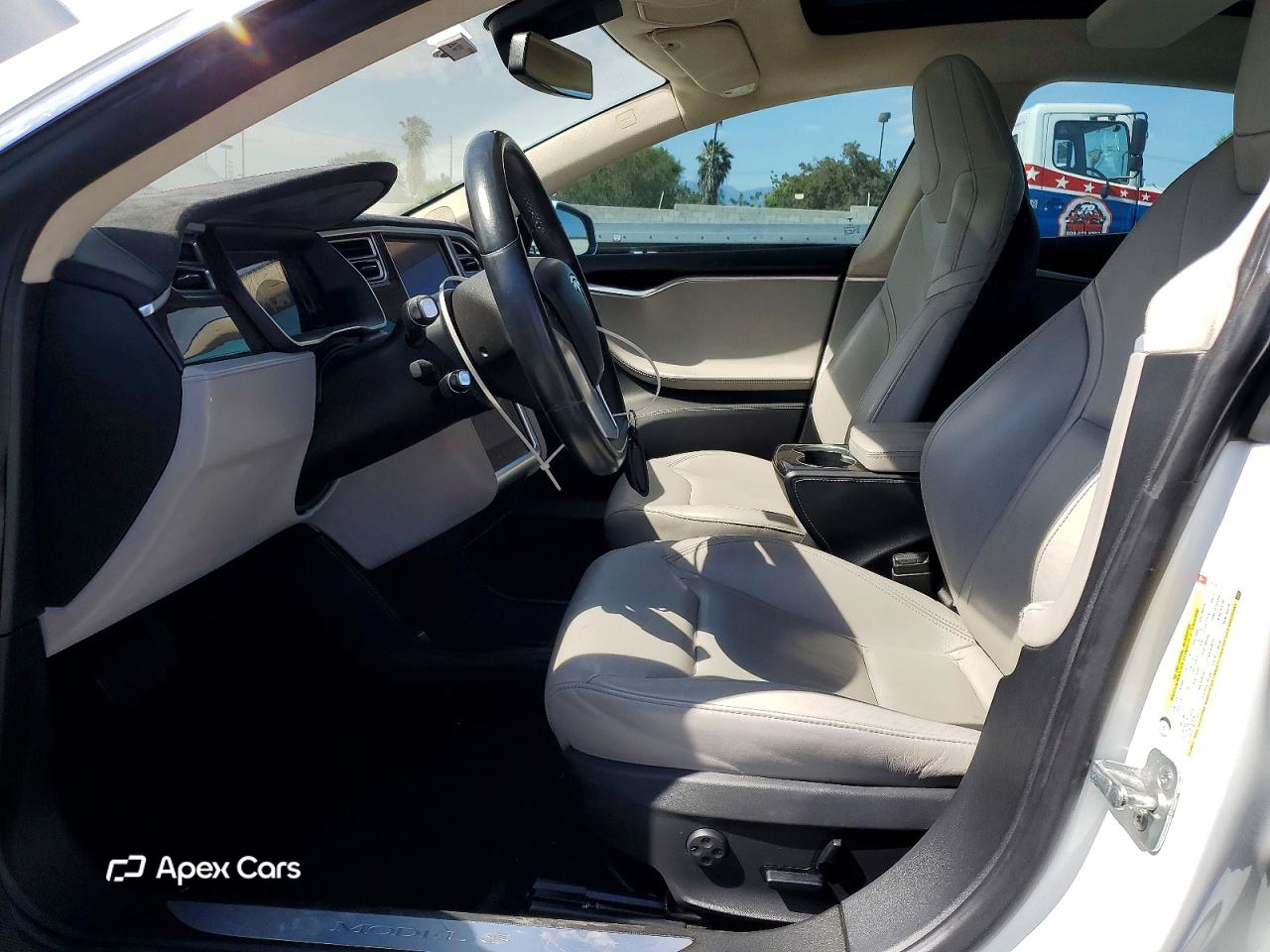 Tesla Model S 2015