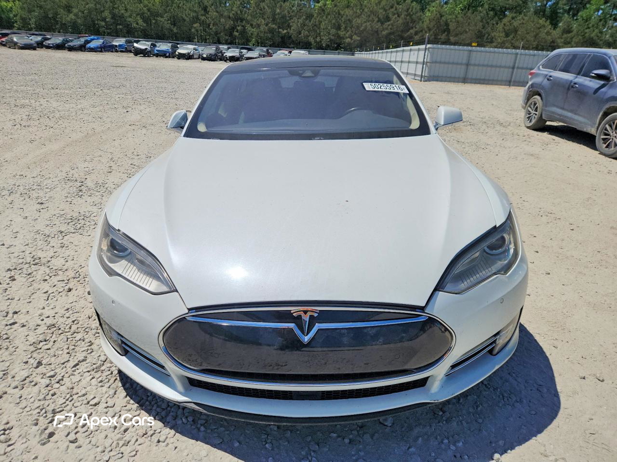 Tesla Model S 2015
