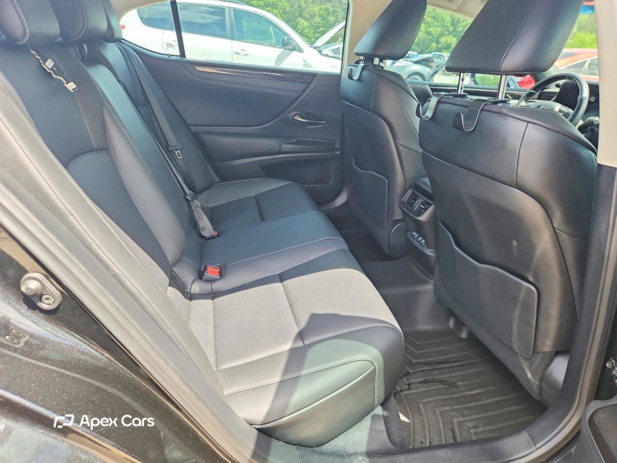 Lexus ES 2020
