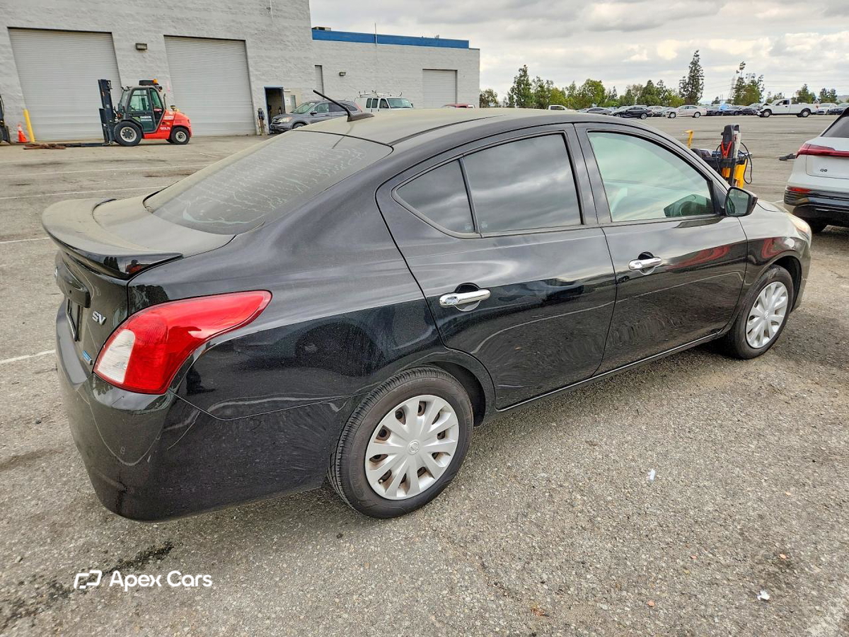 Nissan Versa 2015