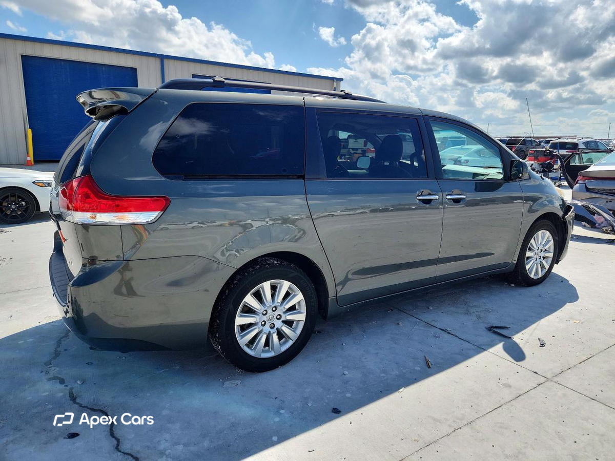 Toyota Sienna 2012