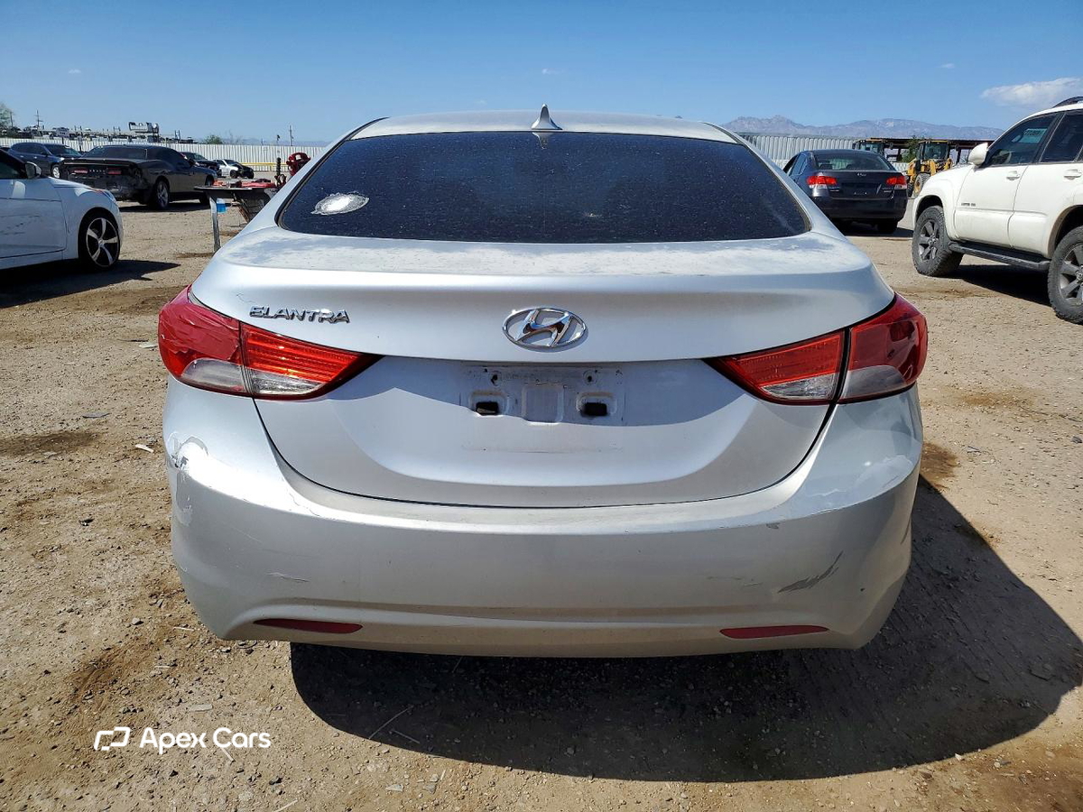Hyundai Elantra 2012