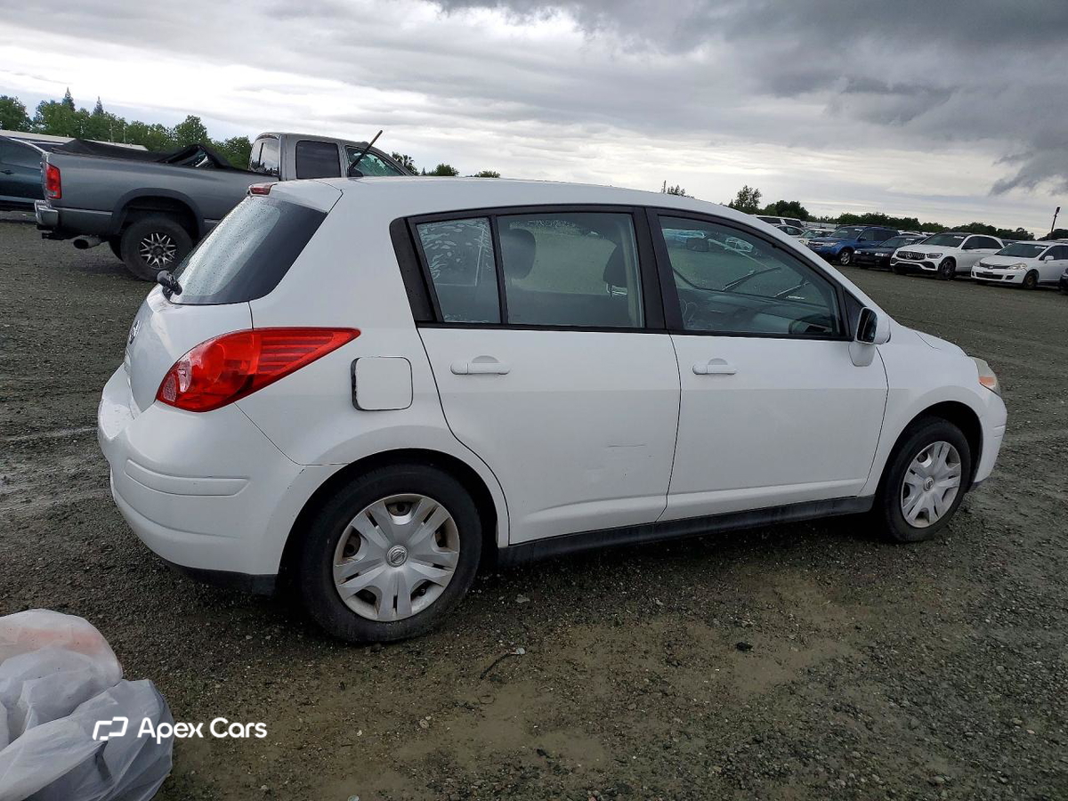 Nissan Versa 2011