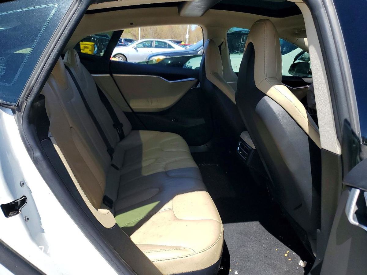 Tesla Model S 2014