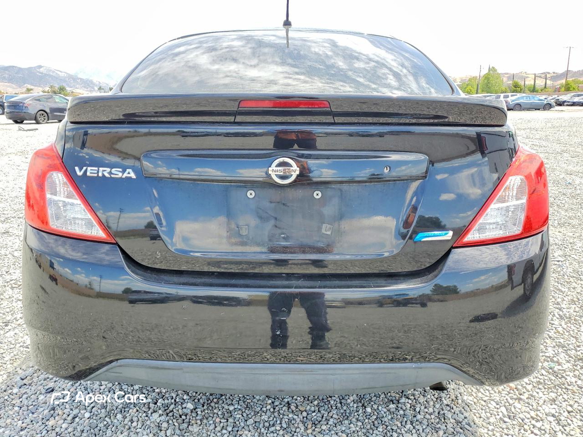 Nissan Versa 2015