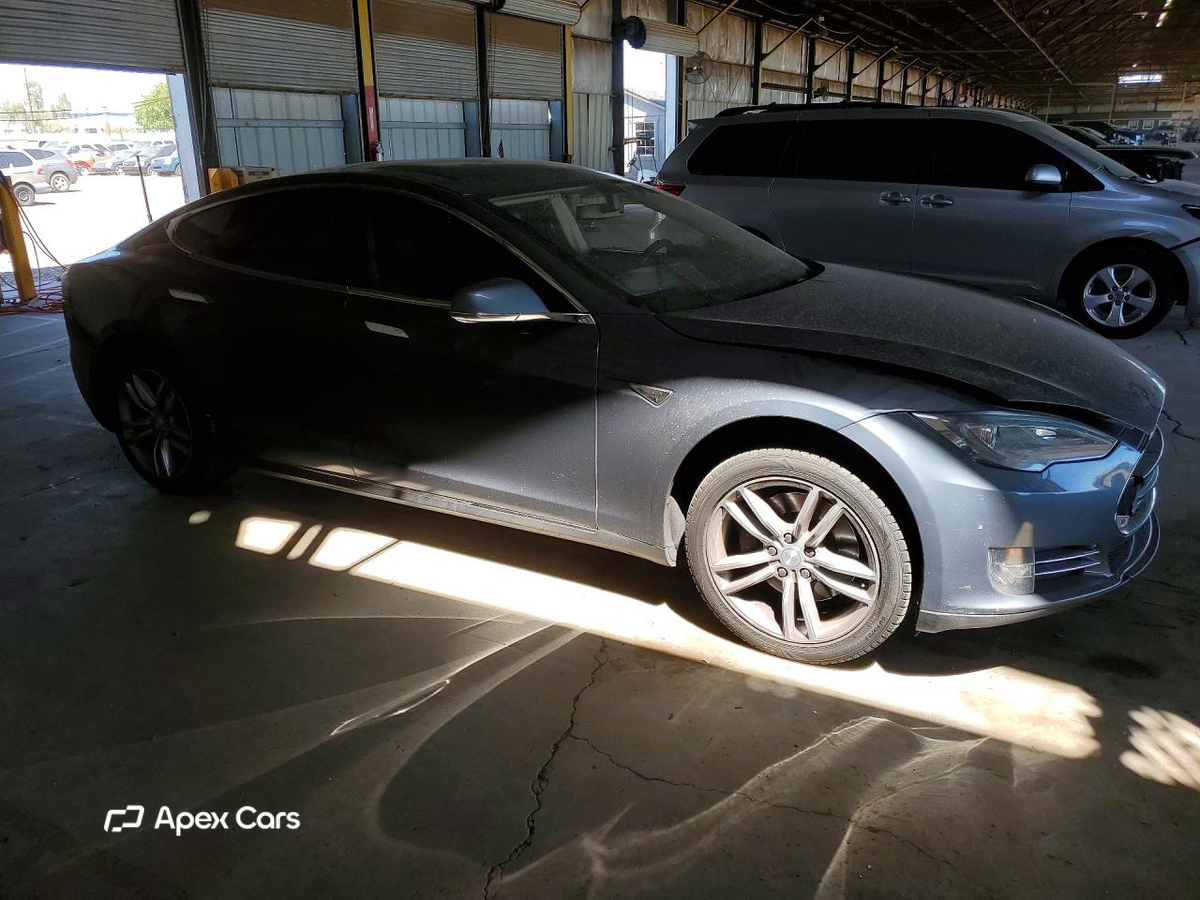 Tesla Model S 2013