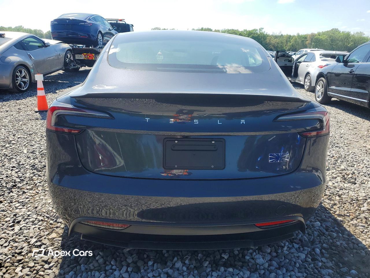 Tesla Model 3 2024