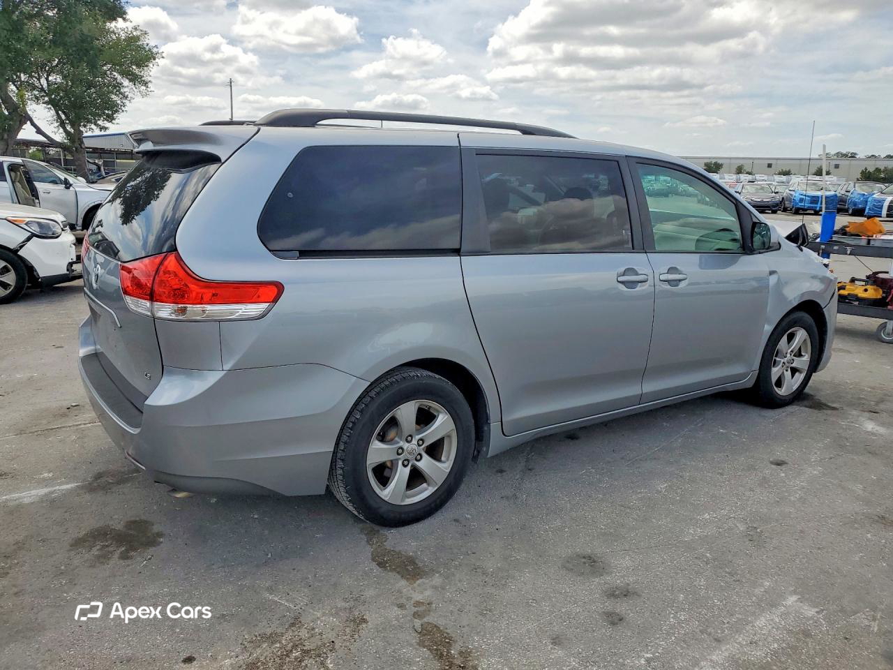 Toyota Sienna 2011