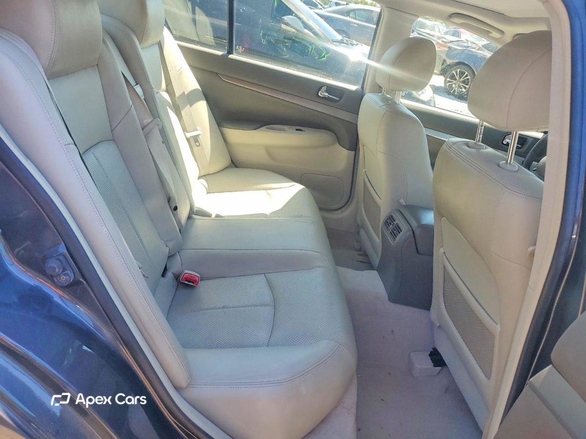 Infiniti G 2011