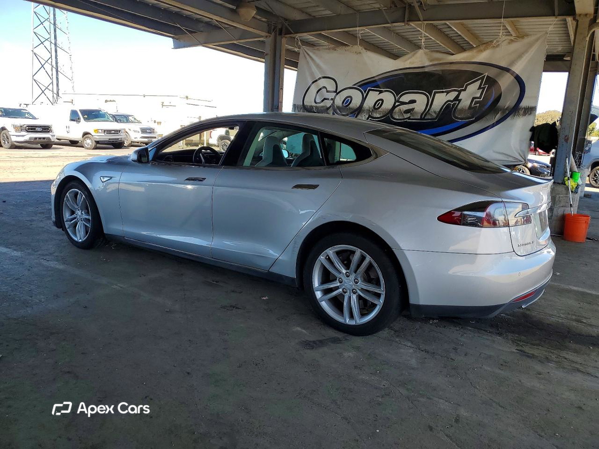 Tesla Model S 2013