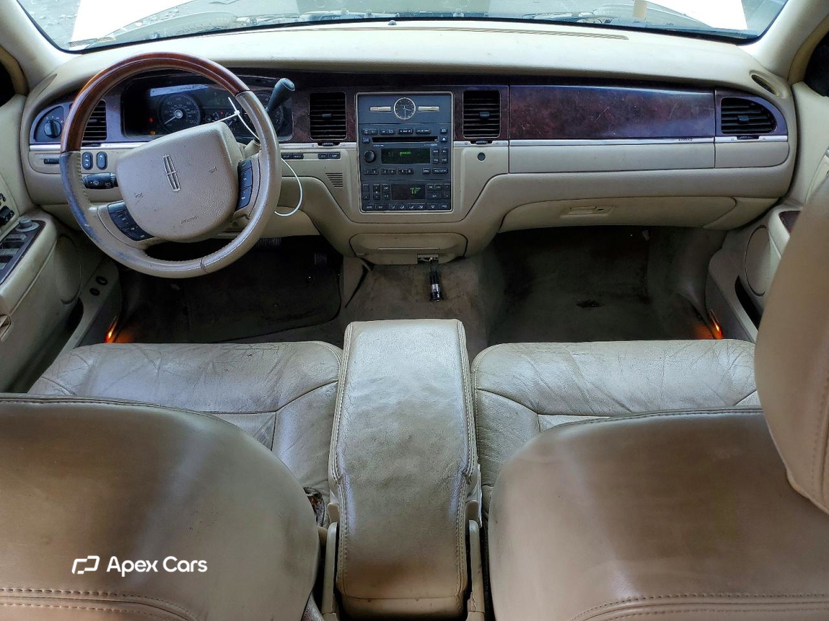 Lincoln Town Car 2010