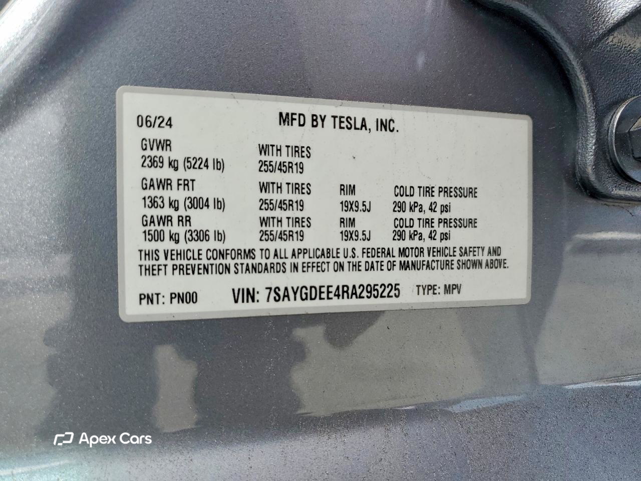 Tesla Model Y 2024